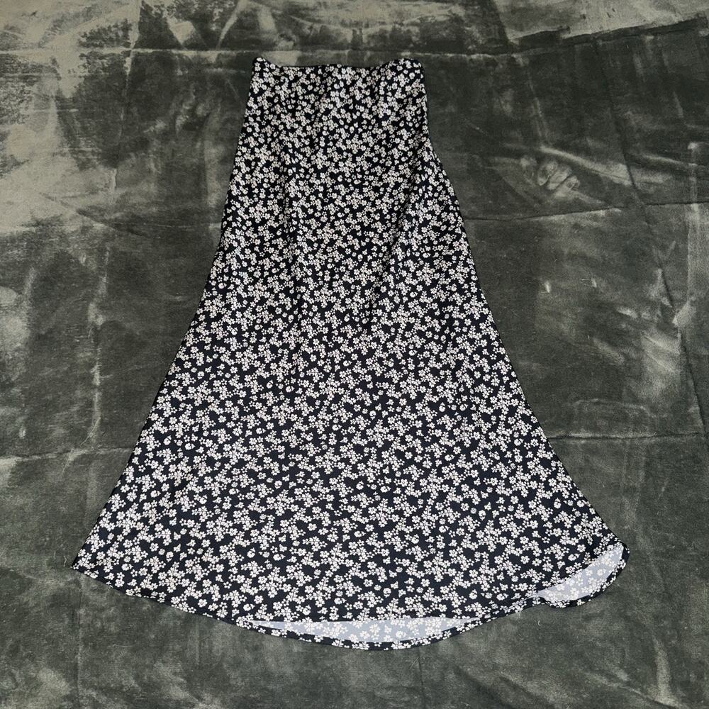 Urban Outfitters Elastic Maxi Skirt Size XS Black White Floral Cottage Core